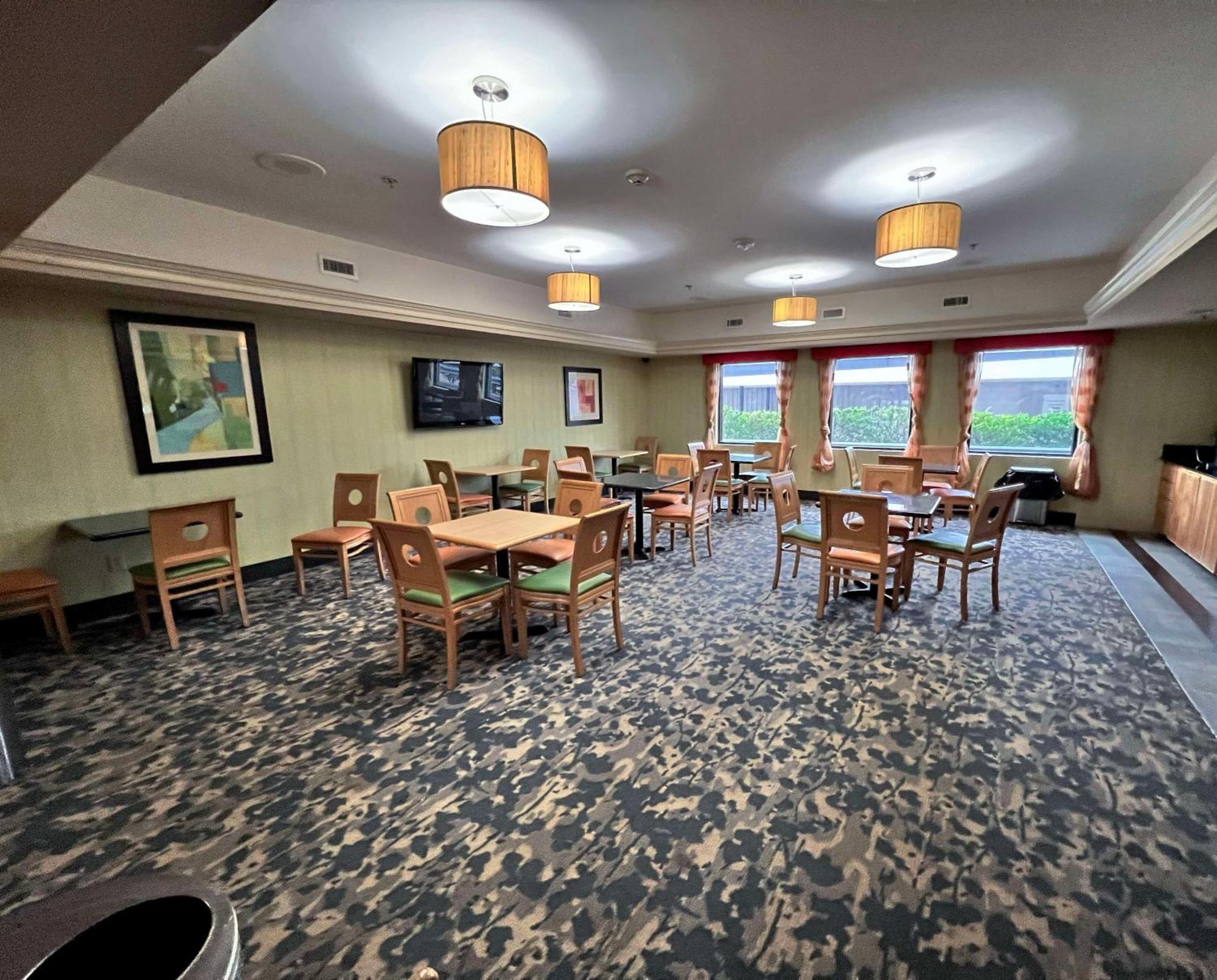 Best Western Plus Glen Allen Inn Esterno foto
